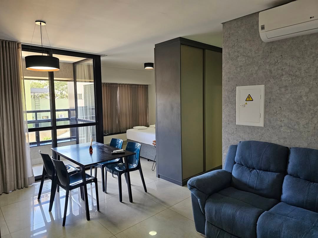 Living mobiliado do Vertigo Studio, publicado no Instagram de Renato Clemente